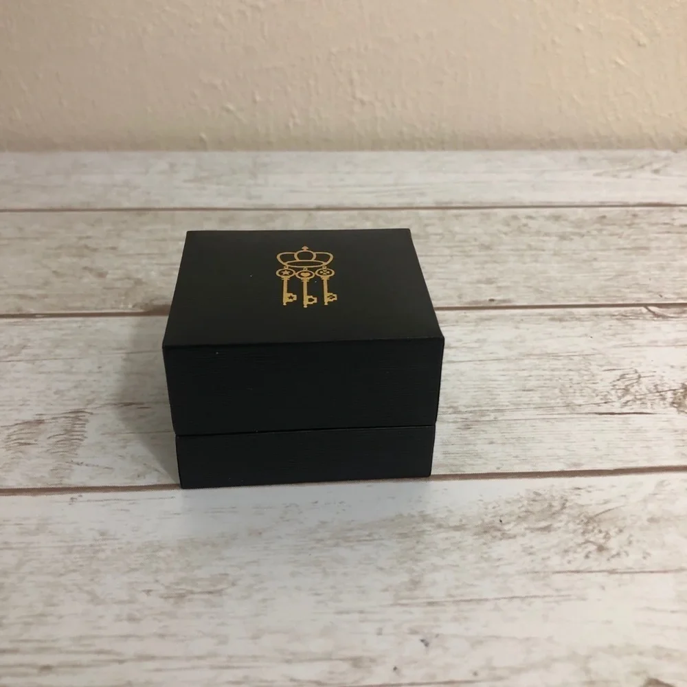 NIB THREE KEYS JEWELRY Engraved Leaves Band Ring